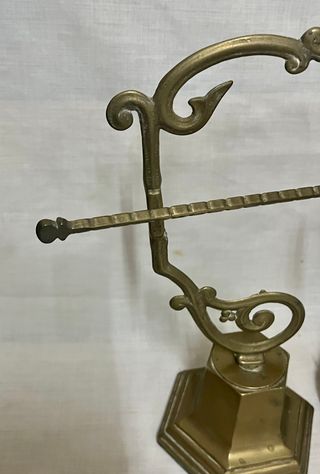 Báscula antigua de bronce