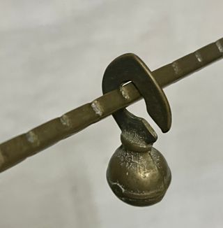 Báscula antigua de bronce