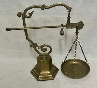Báscula antigua de bronce