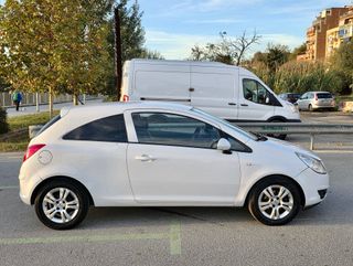 Opel Corsa 1.4i 90cv CMON año 2009 etiqueta "C"