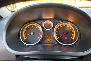 Opel Corsa 1.4i 90cv CMON año 2009 etiqueta "C"