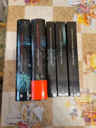 Lote de 5 libros de Dolores Redondo, uno firmado!