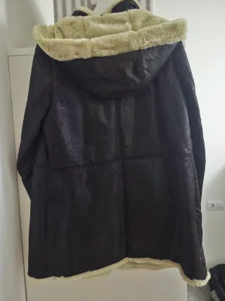 Pelliza de piel marrón forrada de pelo