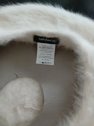 Boina de angora blanca