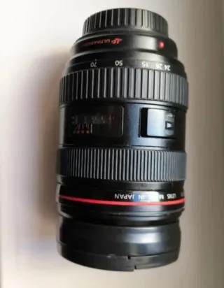 Macchina fotografica Canon R6 con accessori