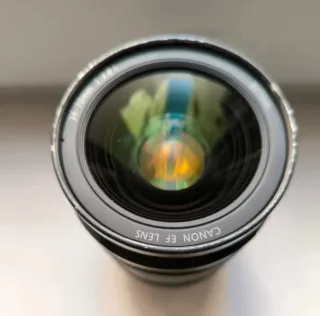 Macchina fotografica Canon R6 con accessori