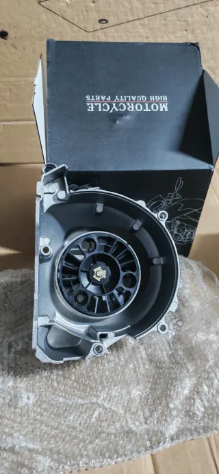 Bomba de agua completa Piaggio , Peugeot ,Vespa 12