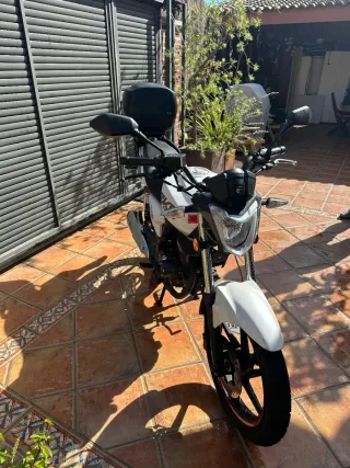 Moto Keeway RKS 125 Blanca