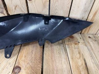 ESCUDO PIERNA DER. SUZUKI BURGMAN 400 2010