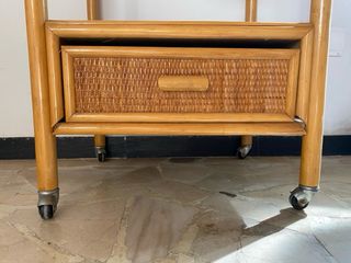 Mesa auxiliar vintage bambú y mimbre
