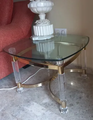 Mesa auxiliar cristal y metal dorado