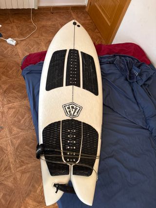 Tabla de surf 5'9 cola fish