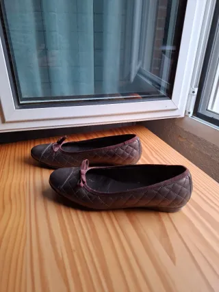 zapatos bailarinas marrones de Pedro Miralles