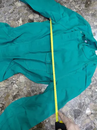 Mono de trabajo verde talla pequeña