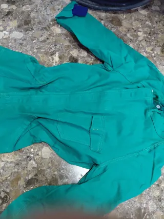 Mono de trabajo verde talla pequeña
