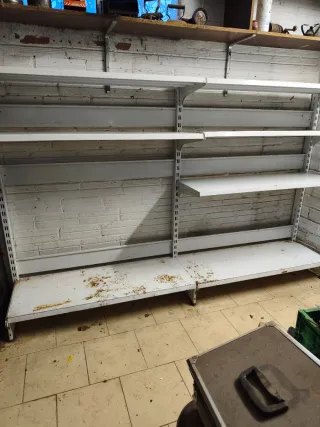 Estantería metálica 2,70m x 1,50m