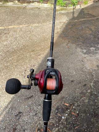 Caña de pescar y carrete de jigging