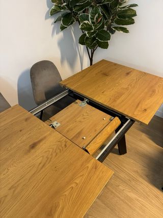 Mesa extensible y 4 sillas comedor