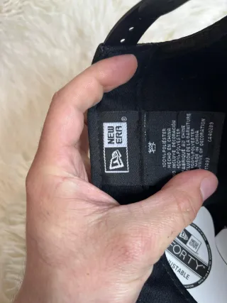 Gorra New Era 9Forty Ajustable Negra Roja