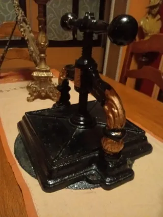 Prensa antigua de hierro fundido