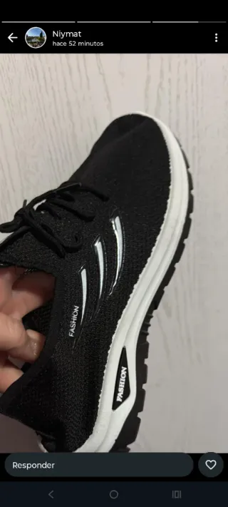 Zapatillas deportivas rosas y blancas