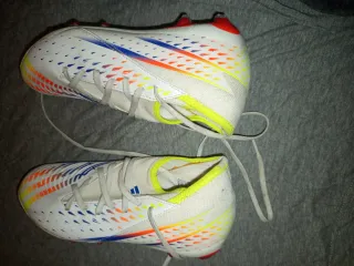 Zapatillas deportivas multicolor y blancas