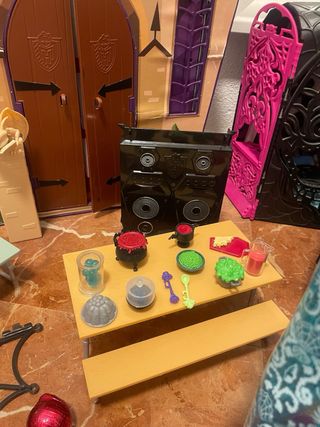 Lote Muebles y Casas Monster High