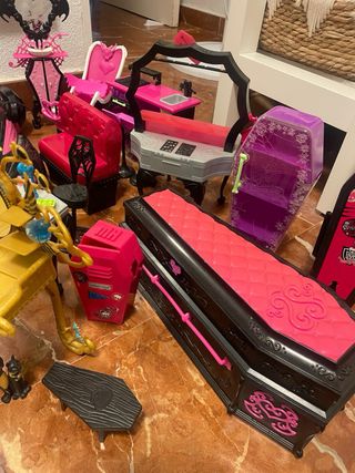 Lote Muebles y Casas Monster High