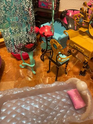 Lote Muebles y Casas Monster High