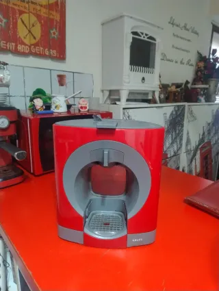 Cafetera Dolce Gusto Roja