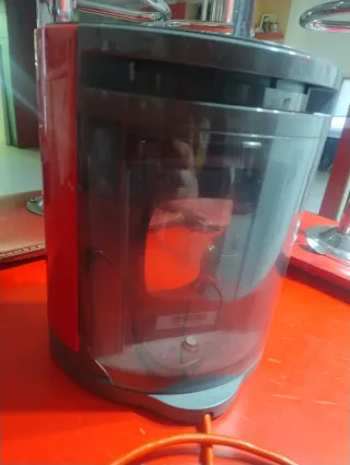 Cafetera Dolce Gusto Roja