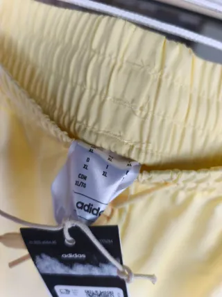 Pantalones cortos Adidas amarillos nuevos
