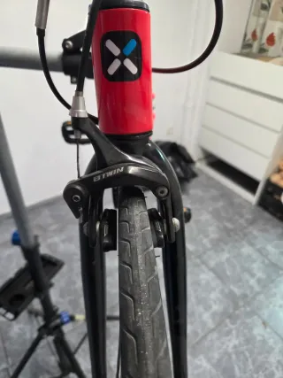 Bicicleta de carretera infantil roja