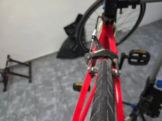 Bicicleta de carretera infantil roja