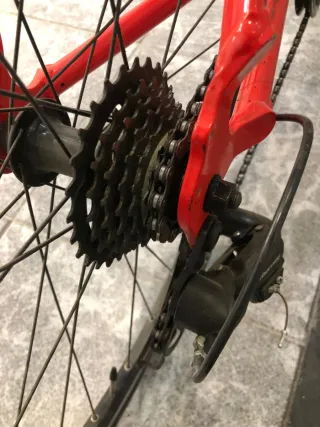 Bicicleta de carretera infantil roja