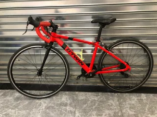 Bicicleta de carretera infantil roja