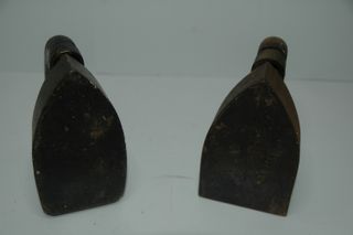 Plancha de carbón antigua. Hay dos casi iguales