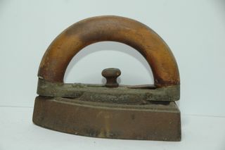 Plancha de carbón antigua. Hay dos casi iguales