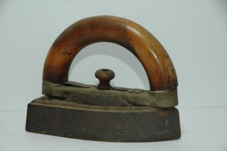 Plancha de carbón antigua. Hay dos casi iguales