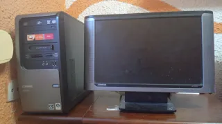 Compaq PC de sobremesa gris y negro