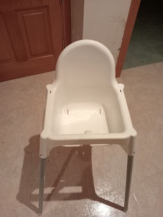 Trona blanca para bebé
