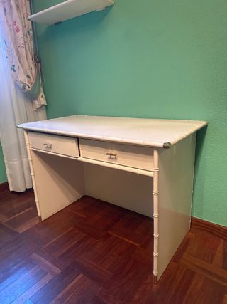 Mesa vintage blanco bambú y madera y baldas