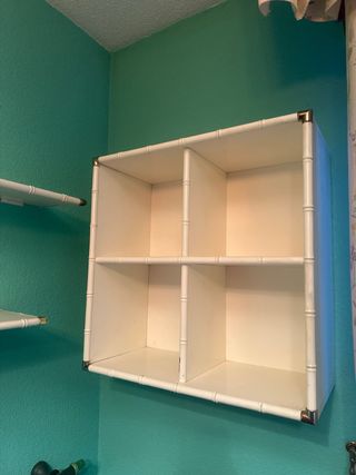 Mesa vintage blanco bambú y madera y baldas