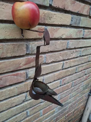 Lámpara de aceite antigua de metal