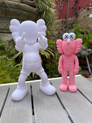 Figura Kaws BFF Rosa + Fuck Kaws