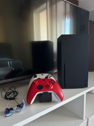 Xbox Series X + 2 mandos + cargador