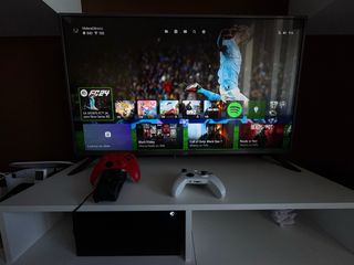 Xbox Series X + 2 mandos + cargador