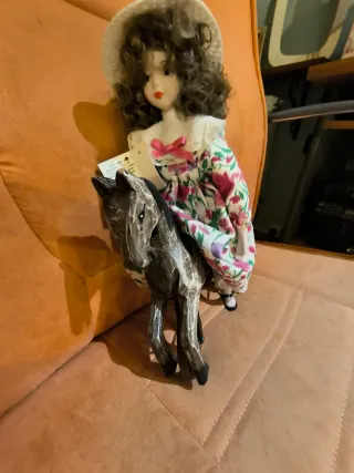 Bambole di porcellana con vestito