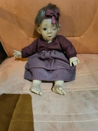 Bambole di porcellana con vestito