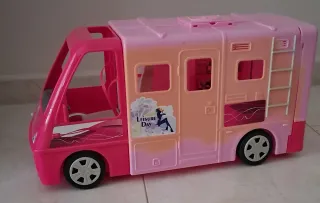 Caravana de muñecas rosa